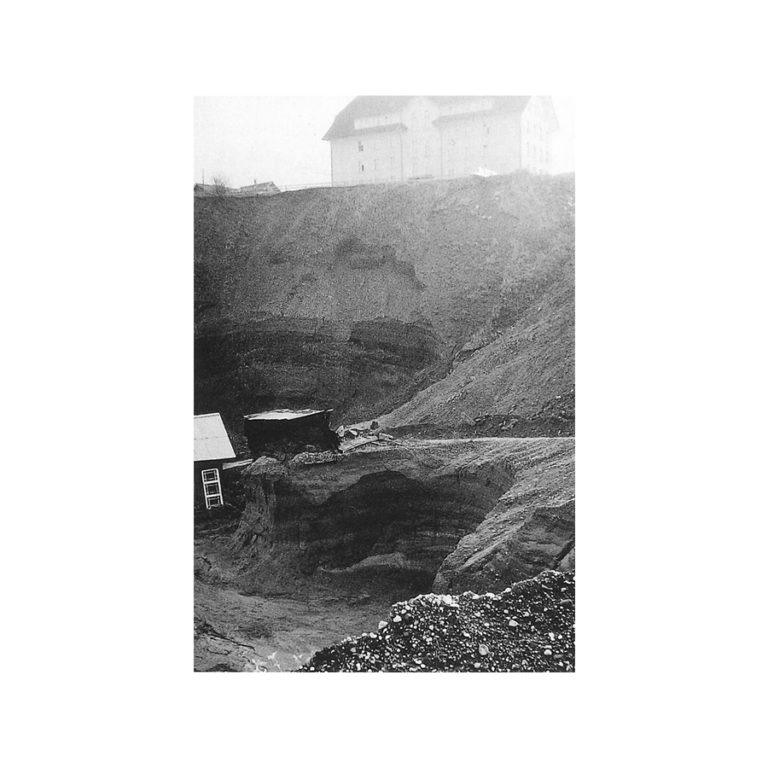 Historisches Foto Kiesgrube und Dorfschulhaus